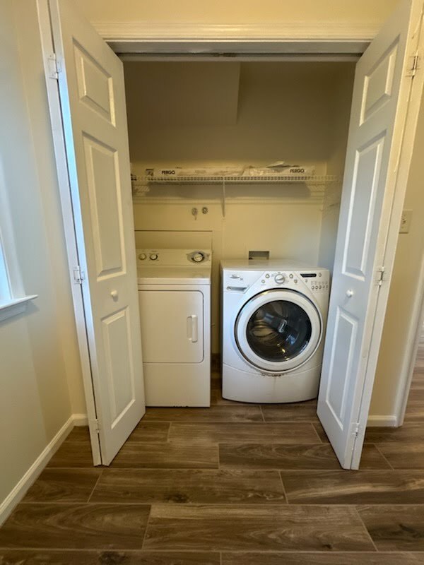 Laundry Closet - 747 S Rosemont Rd