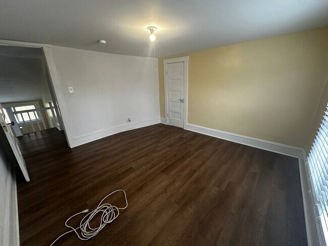 Building Photo - Spacious Home in Pulaski