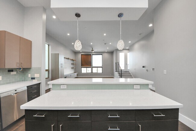 Building Photo - 3204 Sherman St