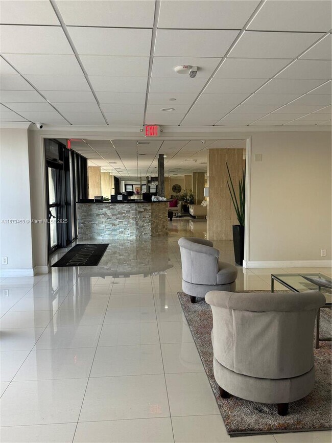 Building Photo - 2049 S Ocean Dr