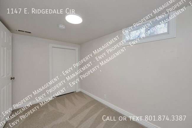 Building Photo - 1147 E Ridgedale Cir