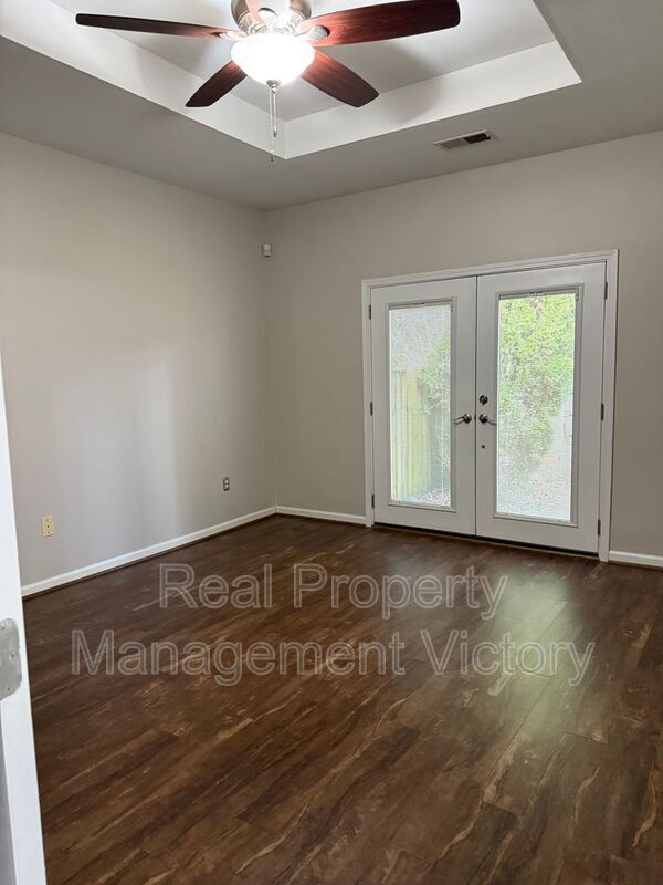 Building Photo - 566 Treymoor Lake Cir