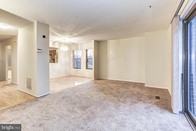 Building Photo - 20573 Summersong Ln