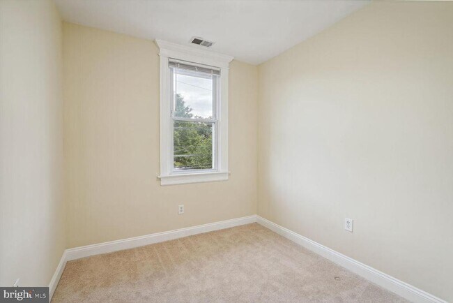 Building Photo - 4528 4th St NW