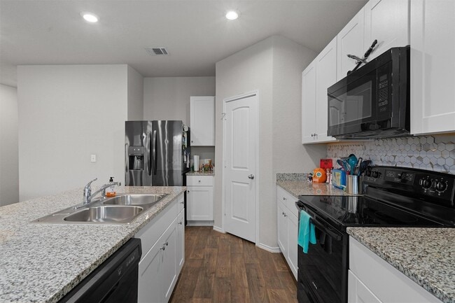 Building Photo - 12701 Brahmin Dr