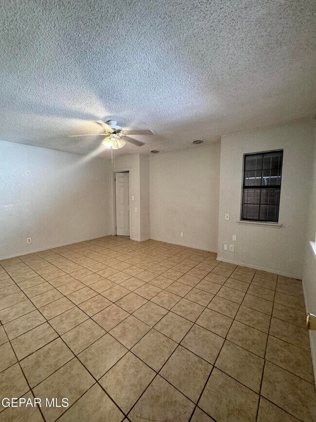 Building Photo - 386 McCune Rd