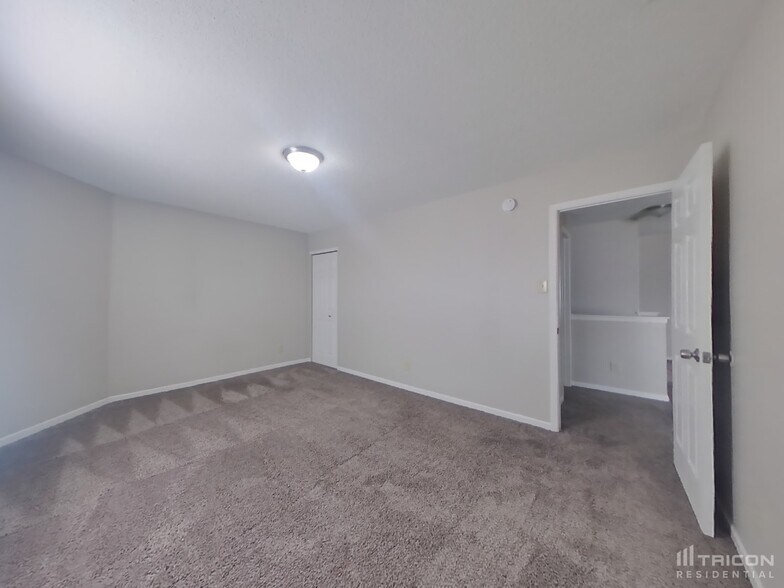 Building Photo - 9141 Bainbridge Dr