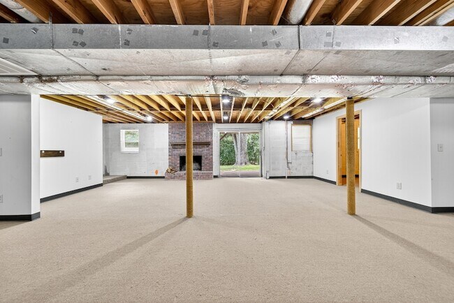 Building Photo - 121 Caldwell Dr
