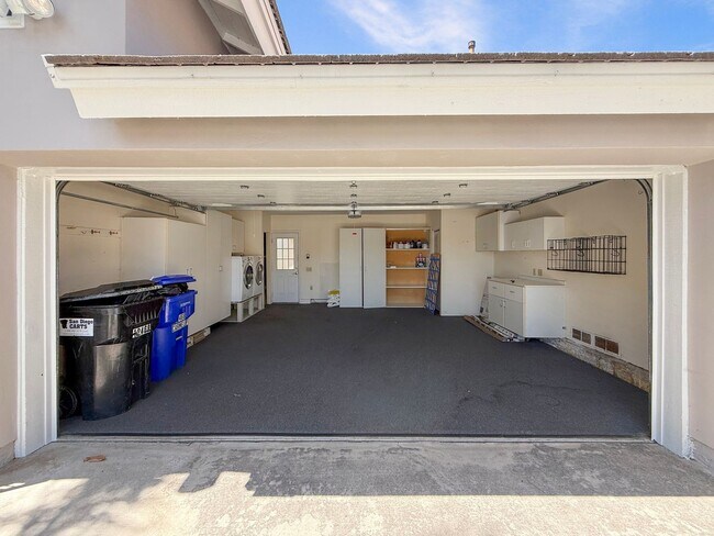Building Photo - Great 3B/3BA House in Carmel Valley!