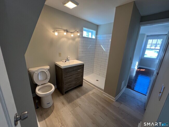 Building Photo - 93 White Rock Dr