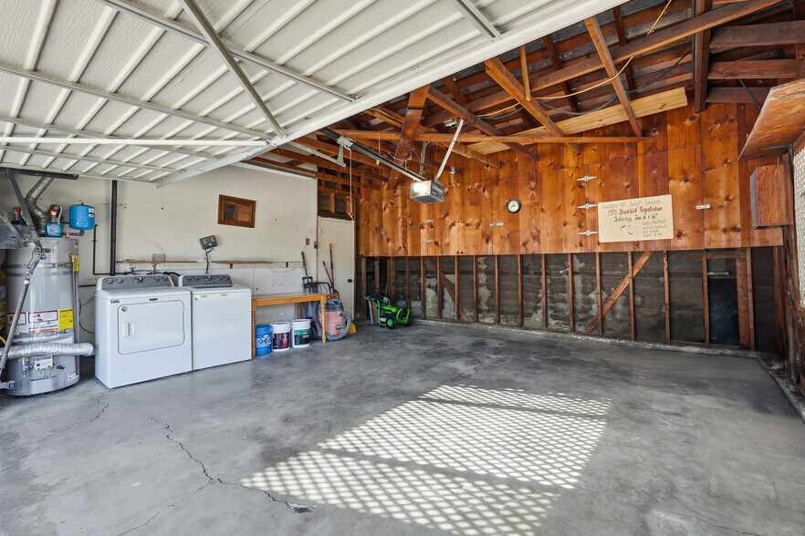 Building Photo - 23723 Aetna St