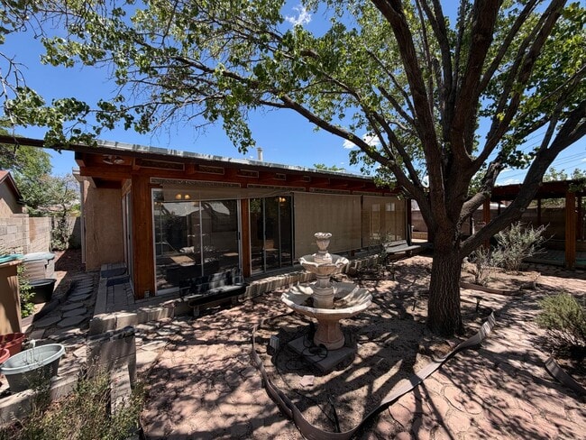 Building Photo - 2,800Sq Foot, 5 Bedroom Single Story Home Available Near Eubank Blvd NE & Copper Ave NE!
