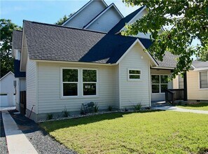 Building Photo - 705 Harris Ave