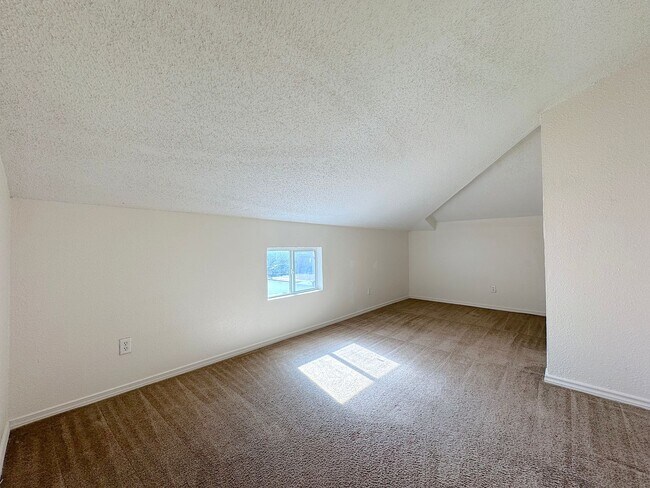 Building Photo - 11028 Acoma St