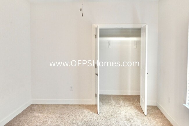 Building Photo - 4bed Home within Walking Distance to Sound