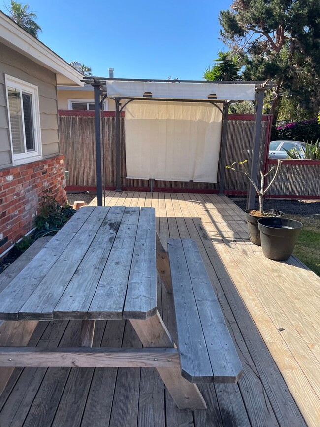 Building Photo - Quaint 1 Bedroom in Encinitas