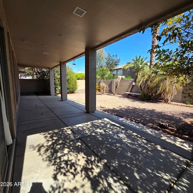 Building Photo - 2709 W Redwood Ln