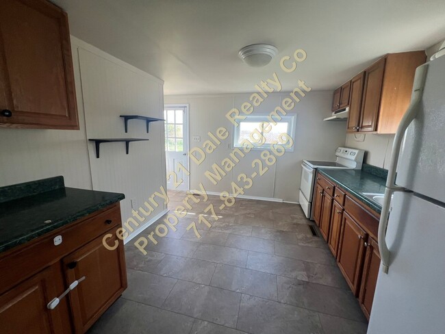 Building Photo - 3 Bedroom in Red Lion Schools with a 1 Car...