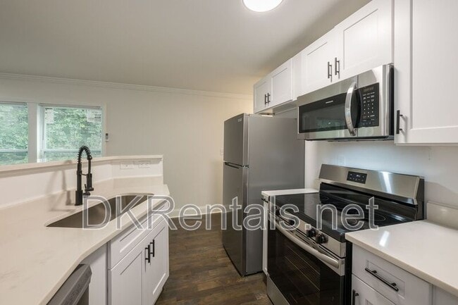 Building Photo - 2027 Lois Pl NW