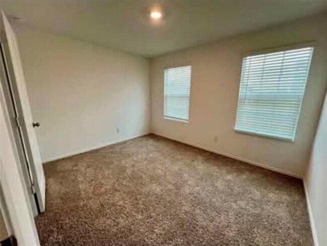 Building Photo - 420 Halfmoon Dr