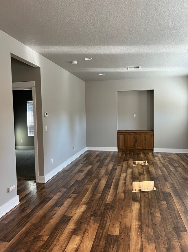 Building Photo - 1908al