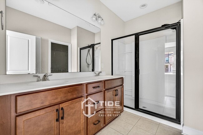 Building Photo - Modern Comfort & Easy Living in Goose Creek