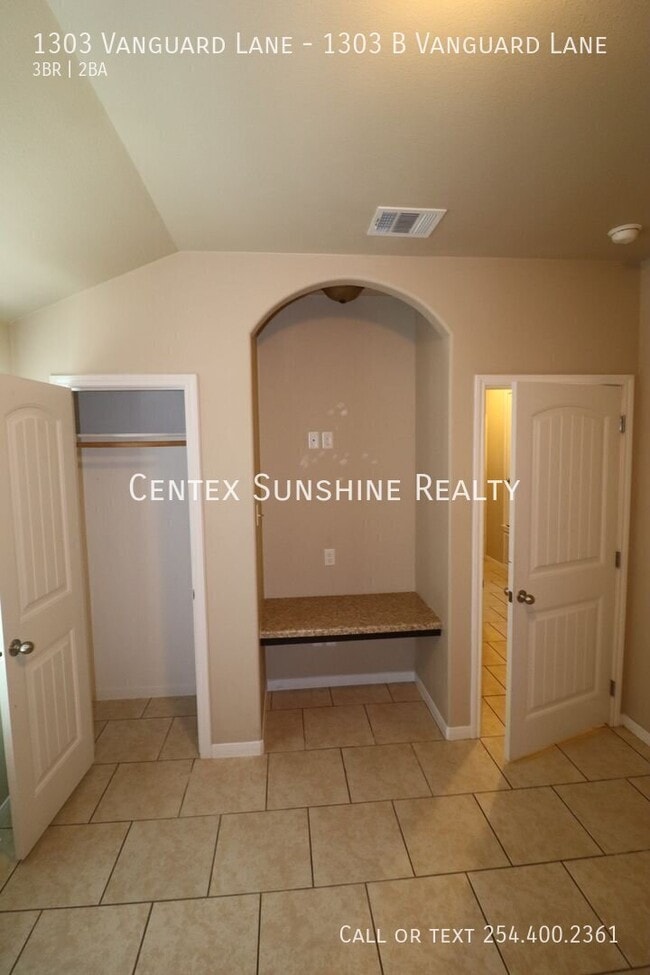 Building Photo - 1303 Vanguard Ln