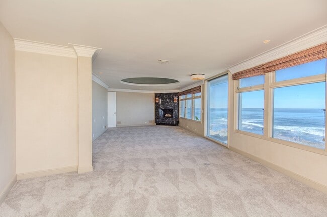 Building Photo - Extraordinary 5-Bed / 5-Bath Oceanfront Property in La Jolla!
