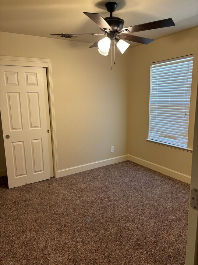 Building Photo - 1748 River Run Dr
