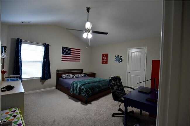 Building Photo - 1805 Kingsbridge Ct