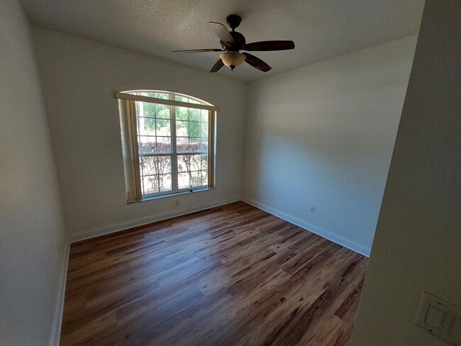 Building Photo - Beautiful 3/2/2 on 1/3 of an acre