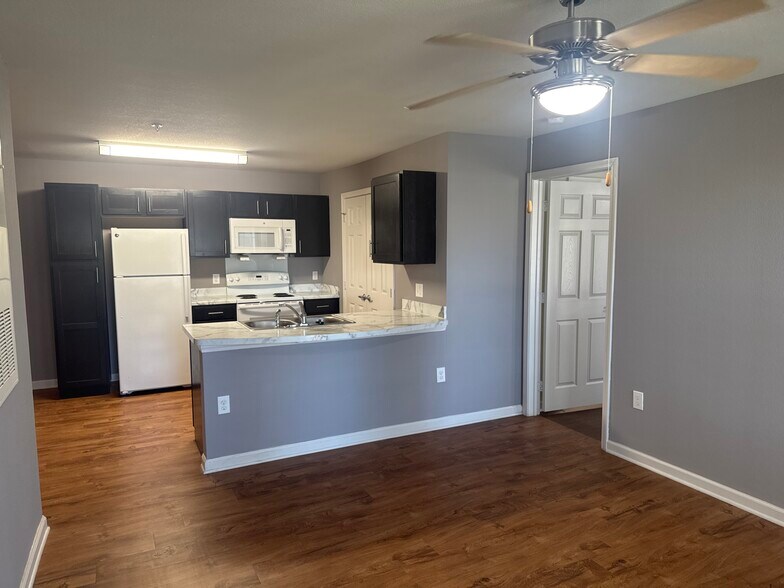 2-bedroom/ 2-bath - Abbington Glen