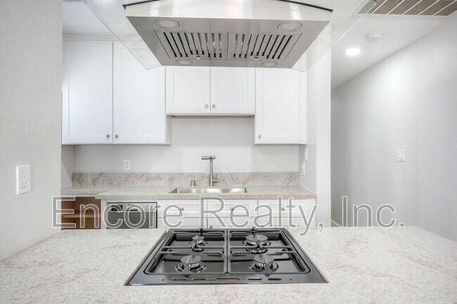 Building Photo - 303 3rd Ave