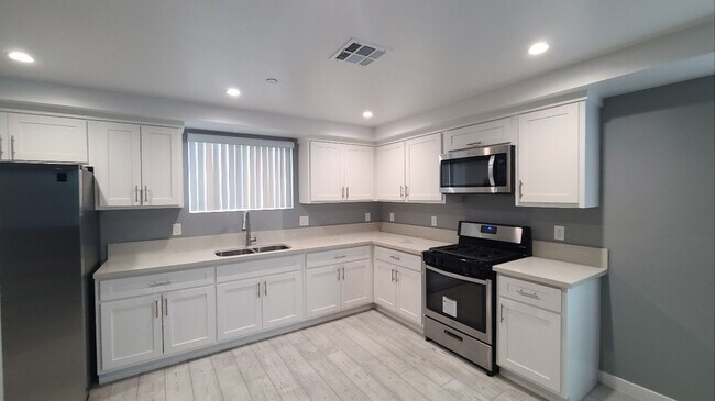 Building Photo - 32(839)