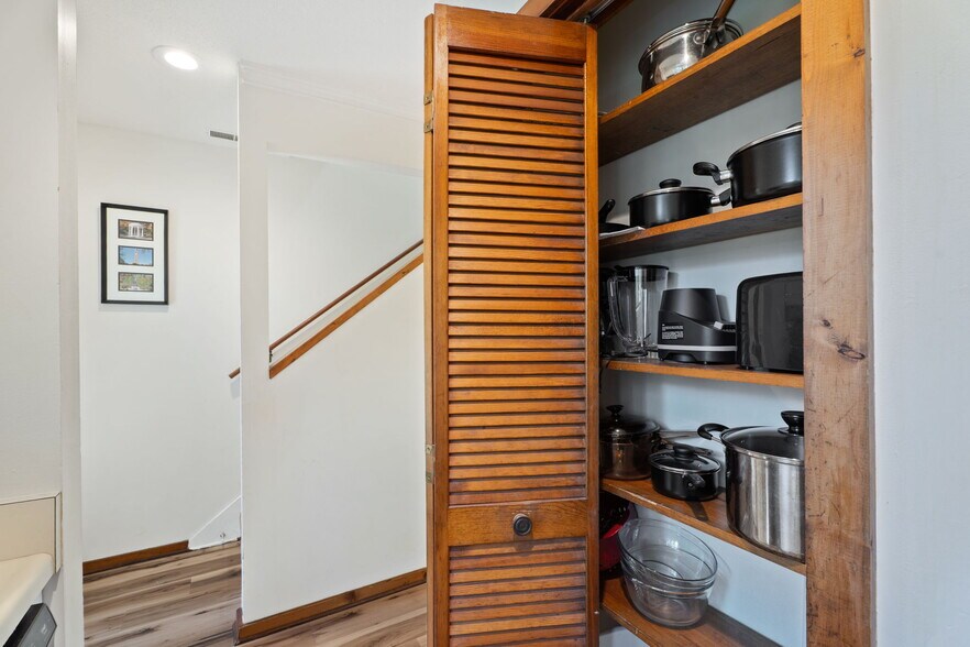 Building Photo - 609 Hillsborough St