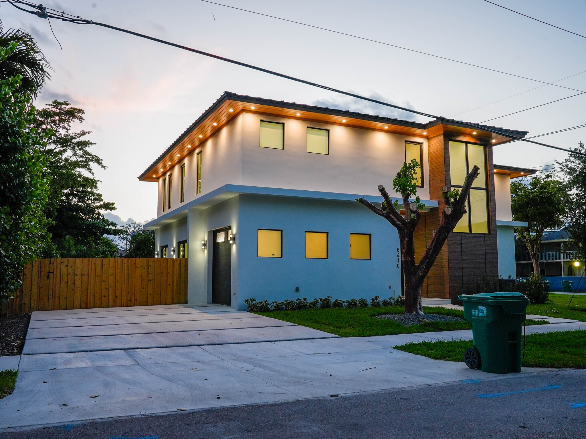 Building Photo - 8400 SW 65th Ave