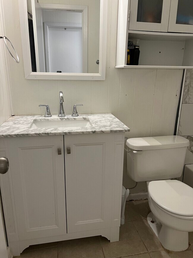 Bedroom 3 bathroom - 1713 Burney Branch Dr