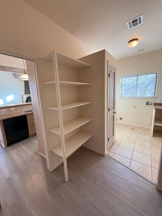 Building Photo - 1903 Coyote Ridge Dr