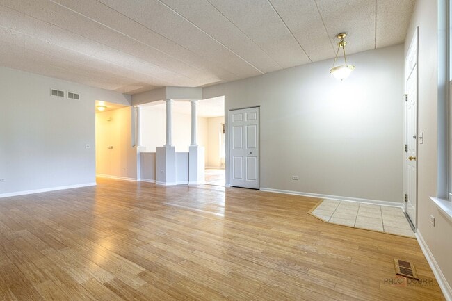 Building Photo - 598 Harvey Lake Dr