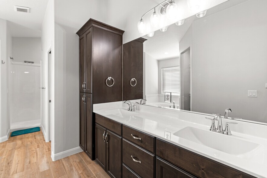 Building Photo - 559 S Ascend Dr