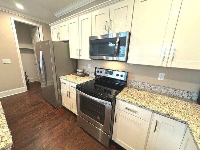 Building Photo - 3BR/3.5BA FURNISHED For Rent