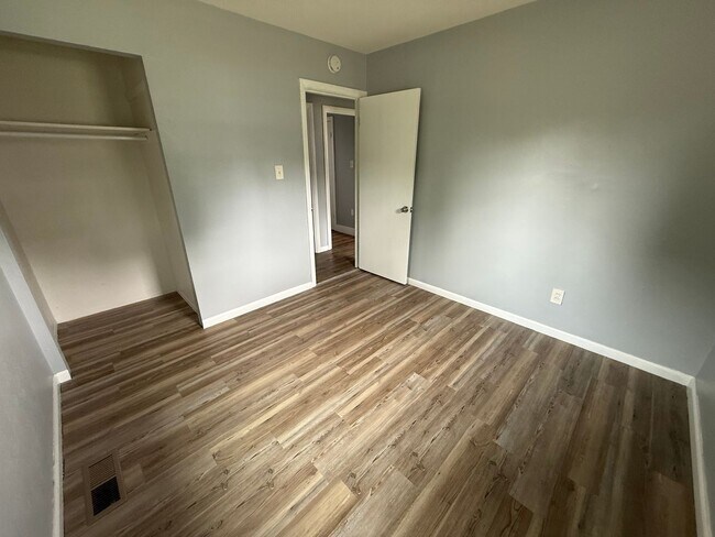 Building Photo - 1609 Armand Dr