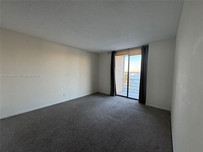 Building Photo - 2821 N Miami Beach Blvd