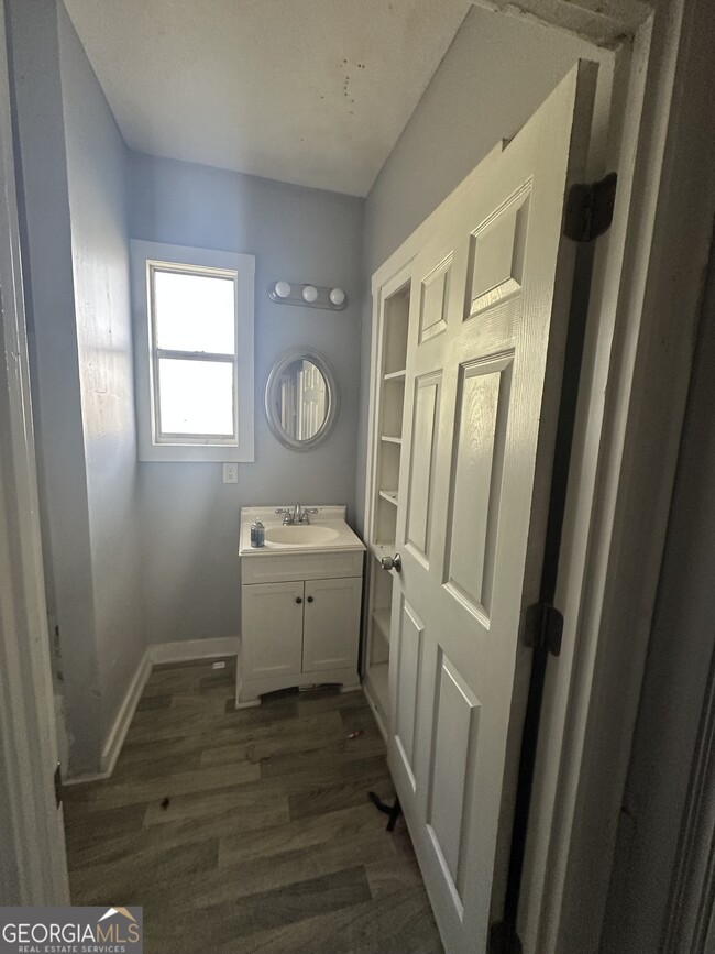 Building Photo - 1349 Holt Ave