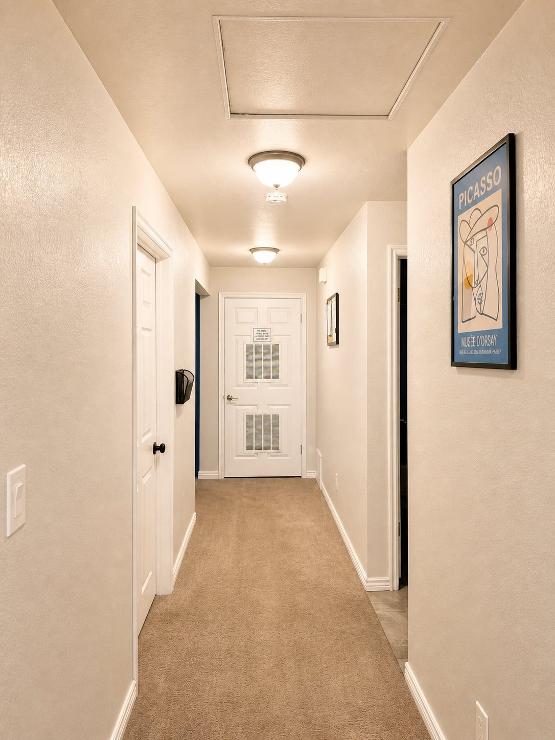 Building Photo - 546 E Delno Dr