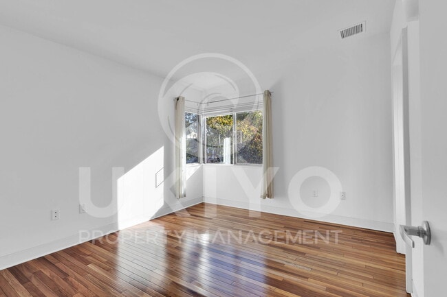 Building Photo - 6100 Adeline St