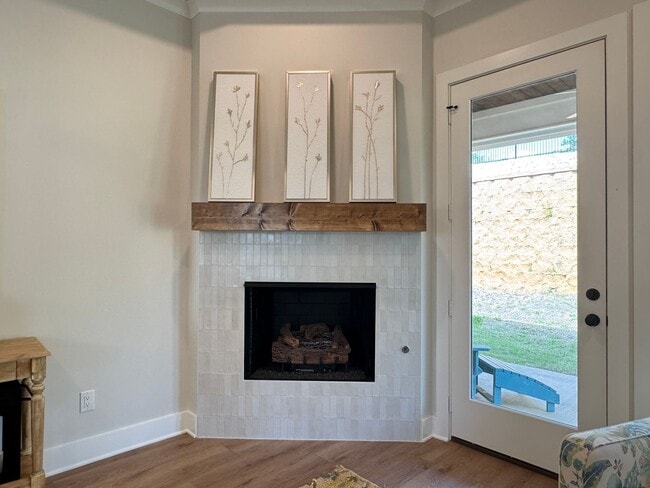 Building Photo - 9248 Villas Ct