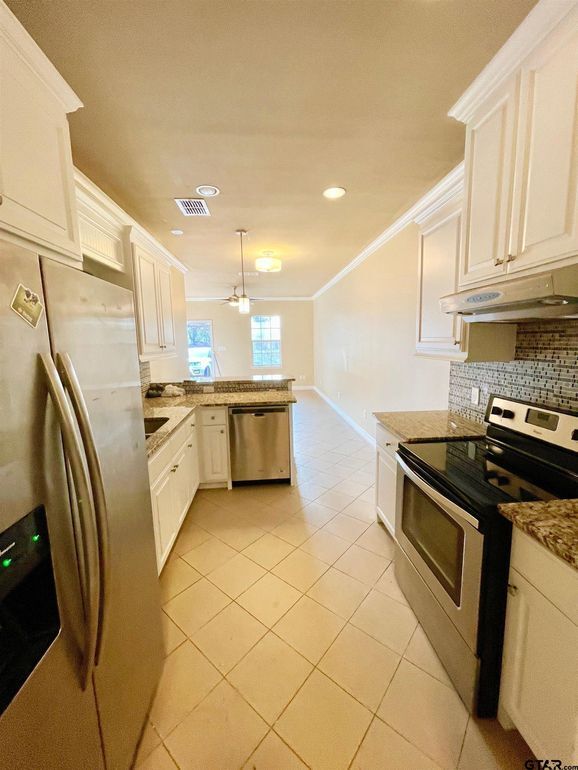 Building Photo - 225 S Fenton Ave