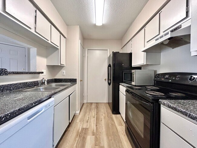 Building Photo - 7111 E Hwy 290