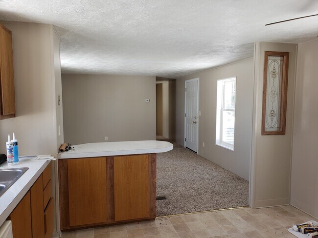 Building Photo - 3 Bed, 2 bath manufactured home in Egin!